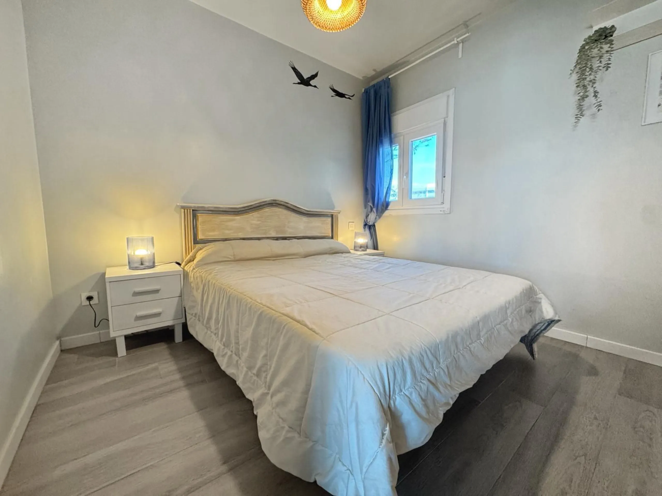 Discover this magnificent apartment in Marbella, located in a privileged area where you will have everything you need within reach: bars, restaurants, leisure areas, shops, and all essential services for a comfortable and dynamic lifestyle. In addition, i