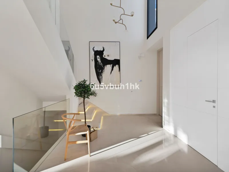 House - Detached Villa в продаже в Marbella, Málaga. В доме 6 спален и 6 ванных комнат. Площадь дома 476 м². Площадь участка 618 м²