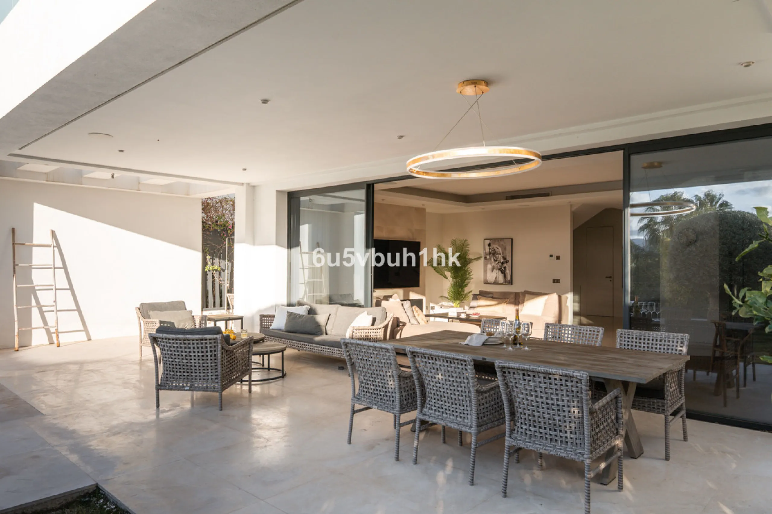 House - Detached Villa в продаже в Marbella, Málaga. В доме 6 спален и 6 ванных комнат. Площадь дома 476 м². Площадь участка 618 м²