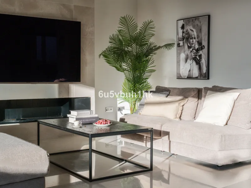 House - Detached Villa в продаже в Marbella, Málaga. В доме 6 спален и 6 ванных комнат. Площадь дома 476 м². Площадь участка 618 м²