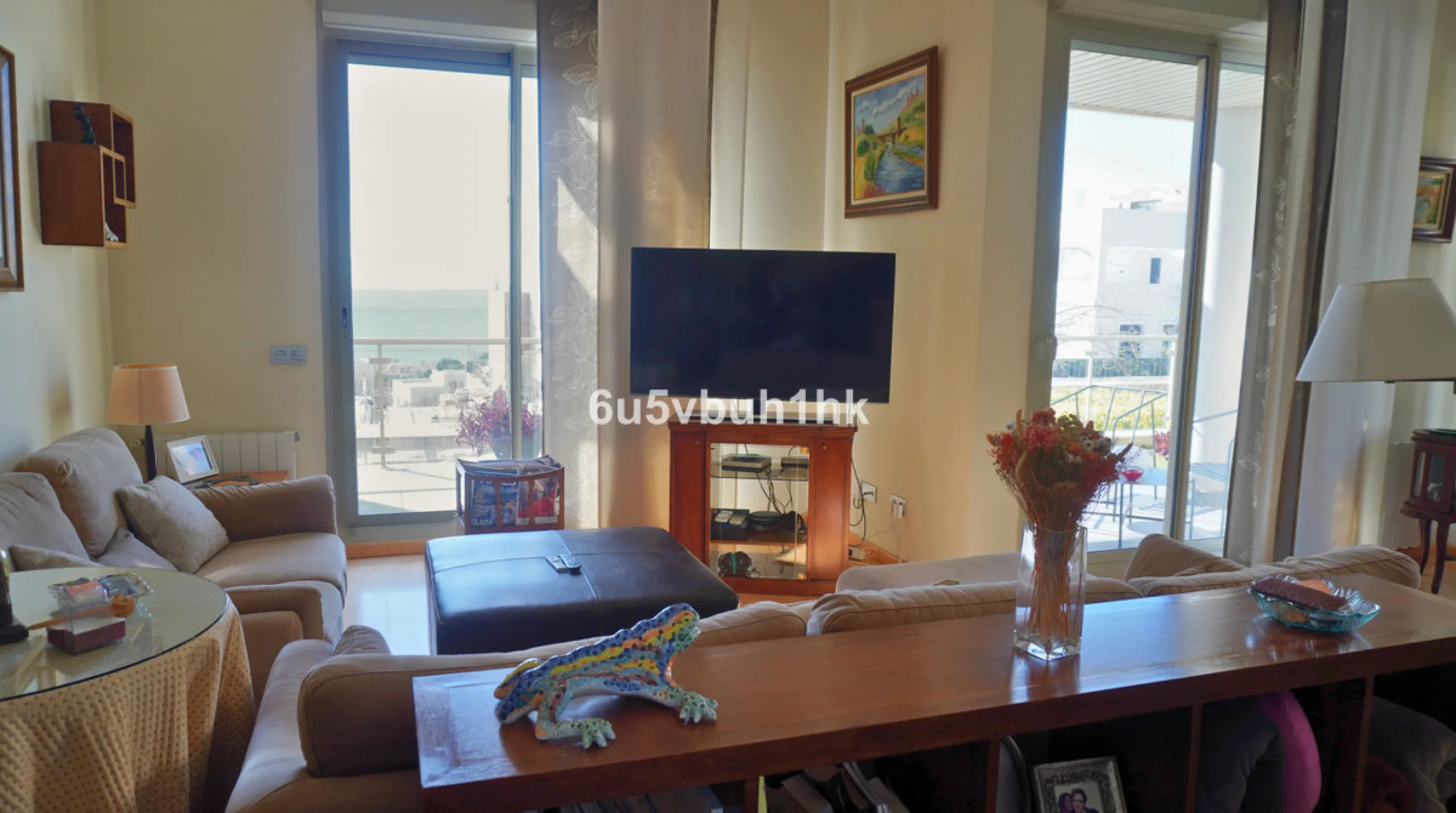 Located in one of the most sought-after residential areas of East Málaga, Hacienda Paredes, this property perfectly combines tranquility, spaciousness, and excellent connections to the rest of the city. Ideal for families, it sits next to the A-7 motorway