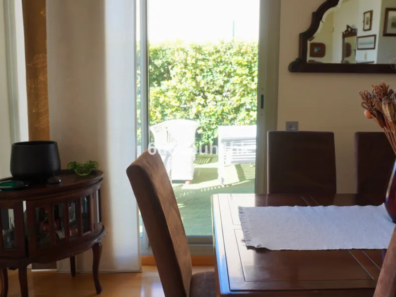 Located in one of the most sought-after residential areas of East Málaga, Hacienda Paredes, this property perfectly combines tranquility, spaciousness, and excellent connections to the rest of the city. Ideal for families, it sits next to the A-7 motorway