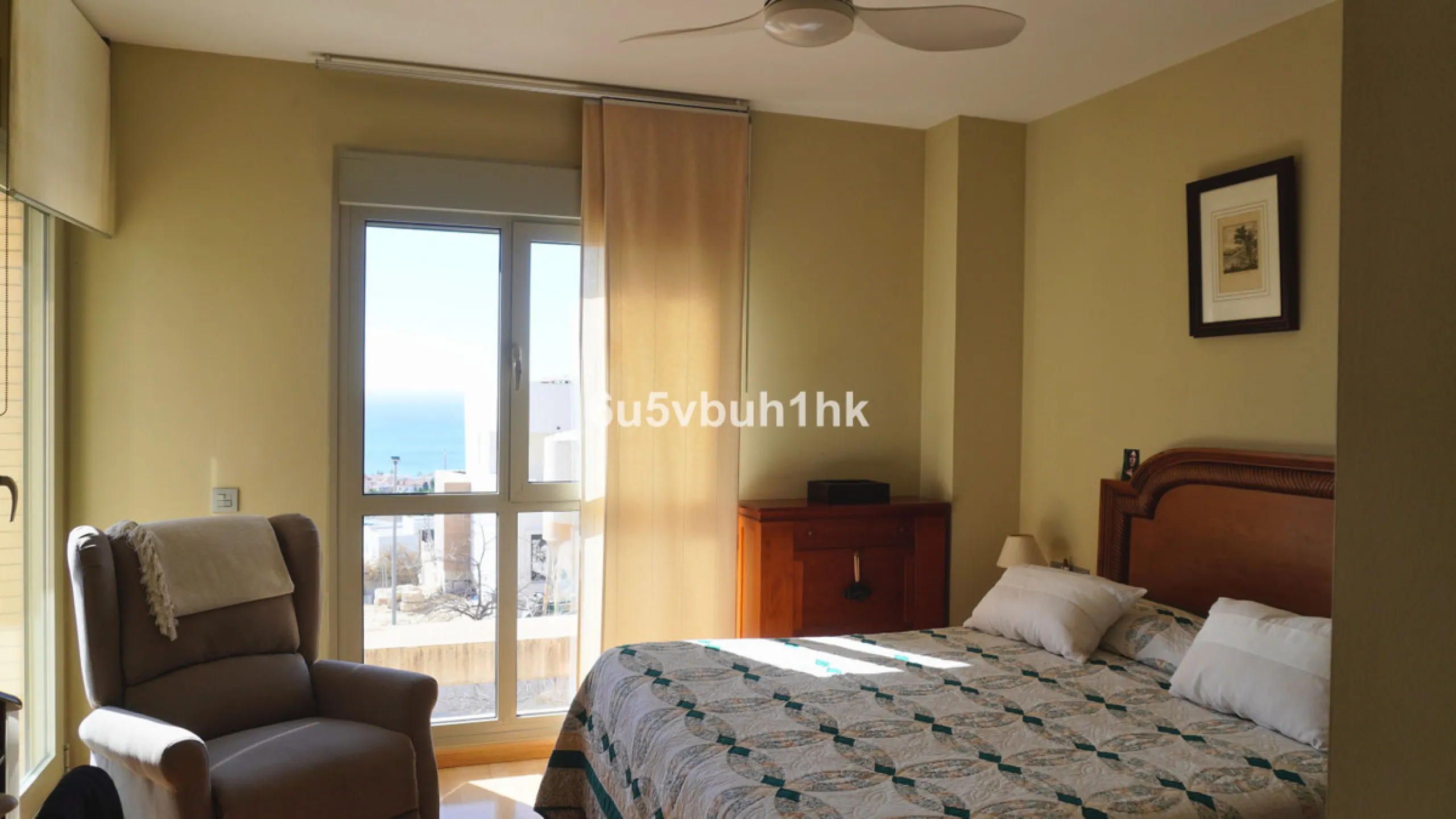 Located in one of the most sought-after residential areas of East Málaga, Hacienda Paredes, this property perfectly combines tranquility, spaciousness, and excellent connections to the rest of the city. Ideal for families, it sits next to the A-7 motorway
