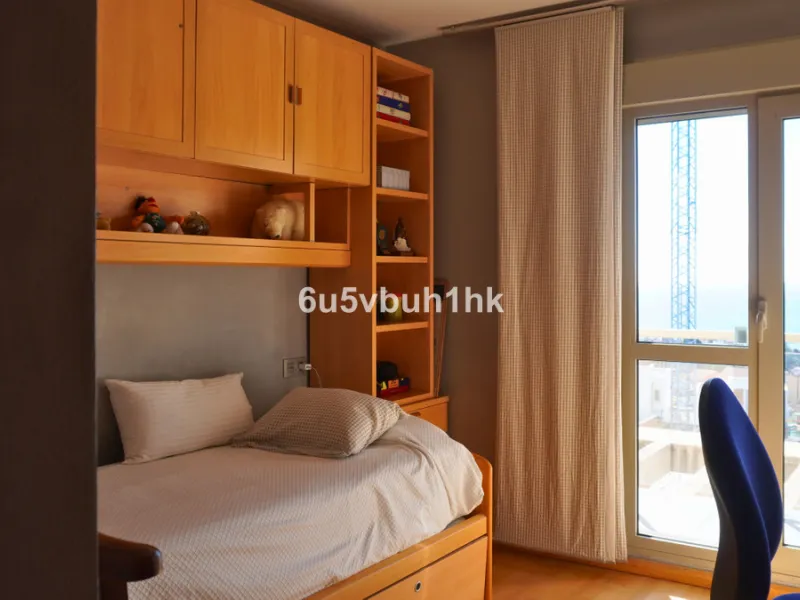 Located in one of the most sought-after residential areas of East Málaga, Hacienda Paredes, this property perfectly combines tranquility, spaciousness, and excellent connections to the rest of the city. Ideal for families, it sits next to the A-7 motorway