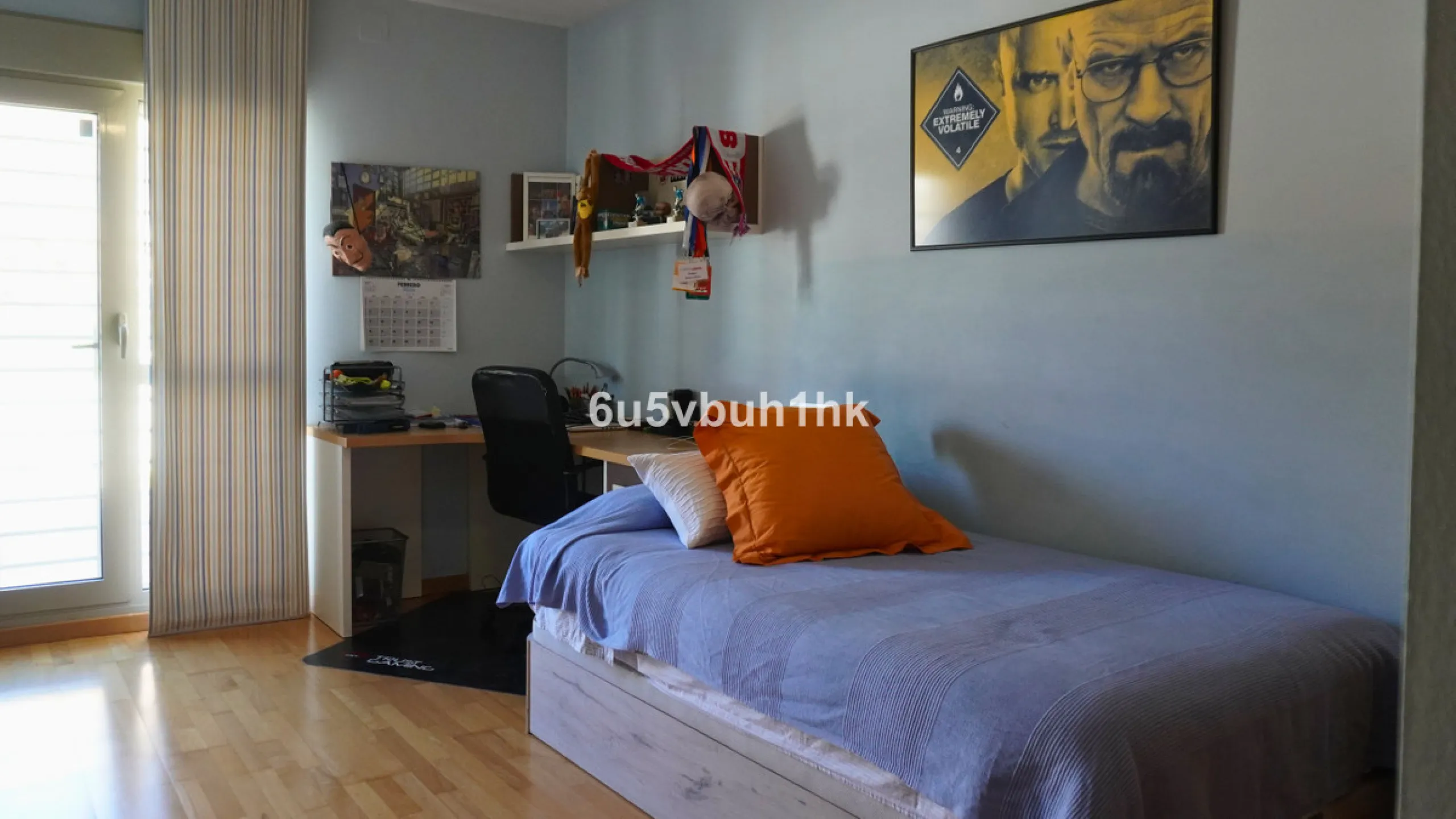 Located in one of the most sought-after residential areas of East Málaga, Hacienda Paredes, this property perfectly combines tranquility, spaciousness, and excellent connections to the rest of the city. Ideal for families, it sits next to the A-7 motorway