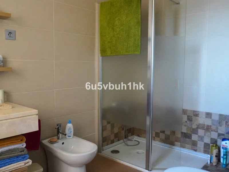 Located in one of the most sought-after residential areas of East Málaga, Hacienda Paredes, this property perfectly combines tranquility, spaciousness, and excellent connections to the rest of the city. Ideal for families, it sits next to the A-7 motorway