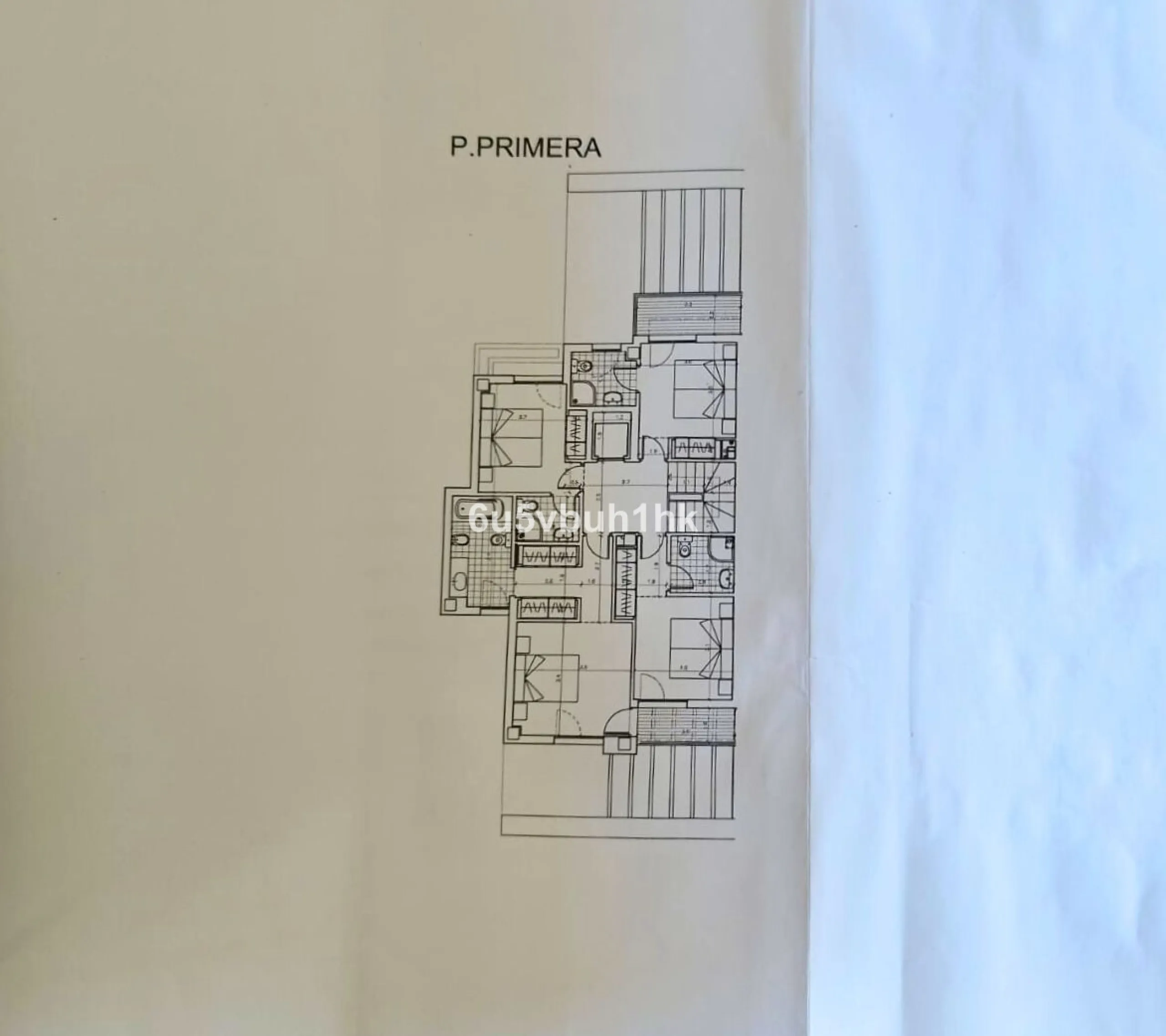 Located in one of the most sought-after residential areas of East Málaga, Hacienda Paredes, this property perfectly combines tranquility, spaciousness, and excellent connections to the rest of the city. Ideal for families, it sits next to the A-7 motorway