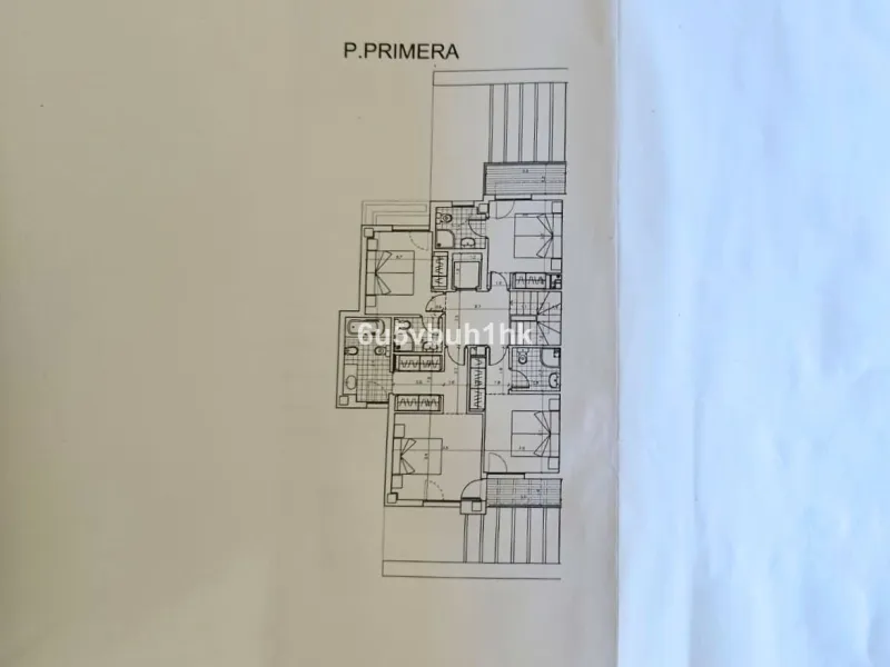 Located in one of the most sought-after residential areas of East Málaga, Hacienda Paredes, this property perfectly combines tranquility, spaciousness, and excellent connections to the rest of the city. Ideal for families, it sits next to the A-7 motorway