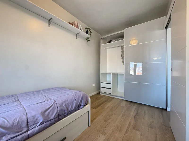 Discover this magnificent apartment in Marbella, located in a privileged area where you will have everything you need within reach: bars, restaurants, leisure areas, shops, and all essential services for a comfortable and dynamic lifestyle. In addition, i