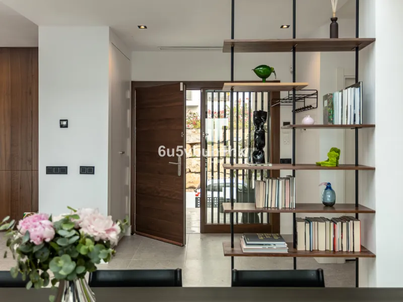 Located in the exclusive and secure community of Resina Golf in Estepona, this fully renovated villa offers an exceptional standard of luxury living. With meticulous attention to detail and high-end finishes throughout, the property combines contemporary 