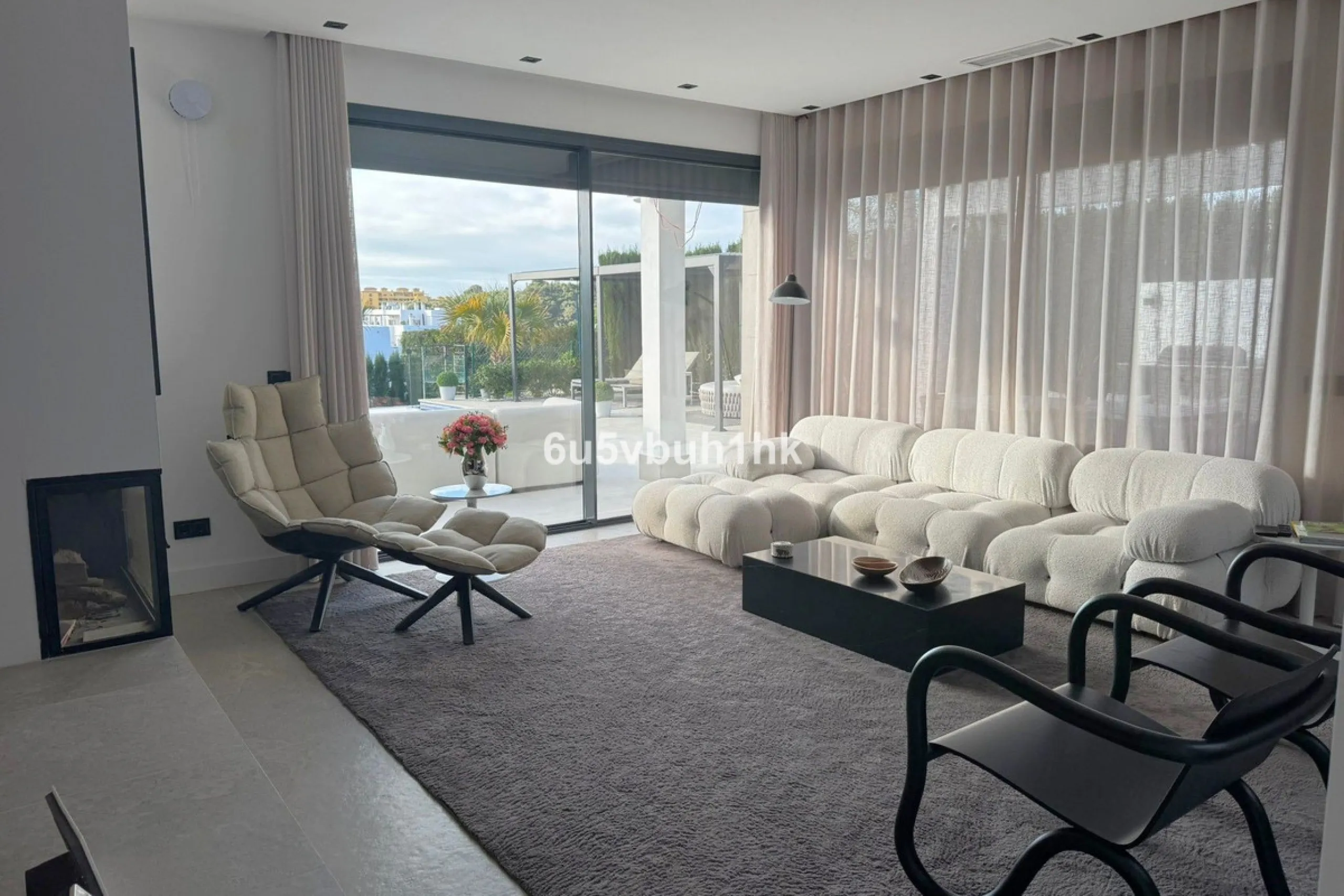 Located in the exclusive and secure community of Resina Golf in Estepona, this fully renovated villa offers an exceptional standard of luxury living. With meticulous attention to detail and high-end finishes throughout, the property combines contemporary 