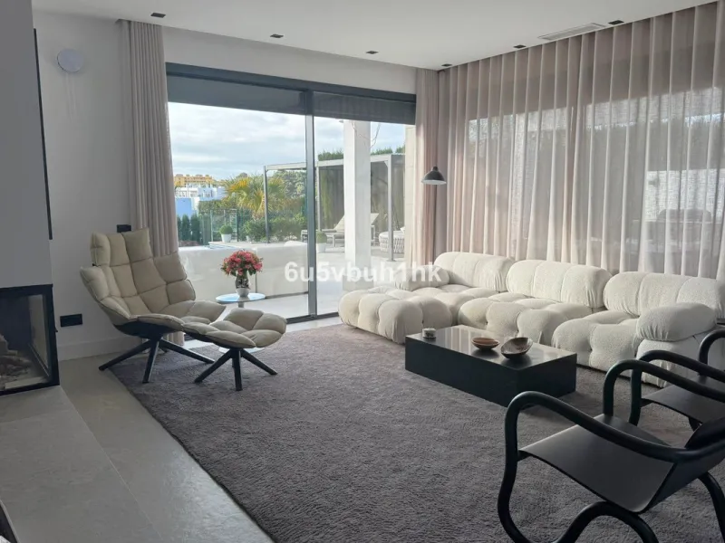 Located in the exclusive and secure community of Resina Golf in Estepona, this fully renovated villa offers an exceptional standard of luxury living. With meticulous attention to detail and high-end finishes throughout, the property combines contemporary 