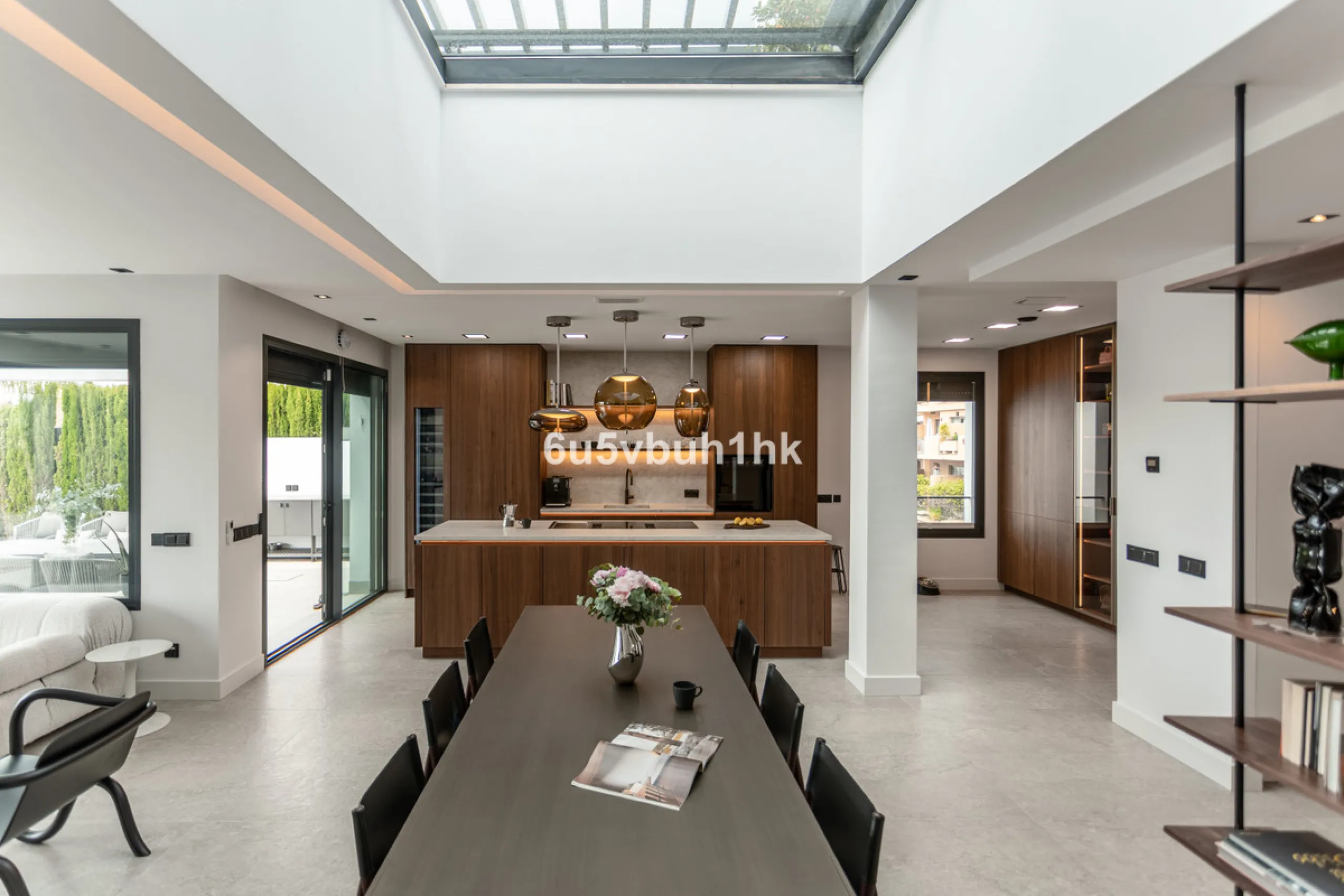 Located in the exclusive and secure community of Resina Golf in Estepona, this fully renovated villa offers an exceptional standard of luxury living. With meticulous attention to detail and high-end finishes throughout, the property combines contemporary 