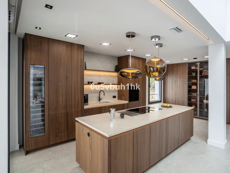 Located in the exclusive and secure community of Resina Golf in Estepona, this fully renovated villa offers an exceptional standard of luxury living. With meticulous attention to detail and high-end finishes throughout, the property combines contemporary 
