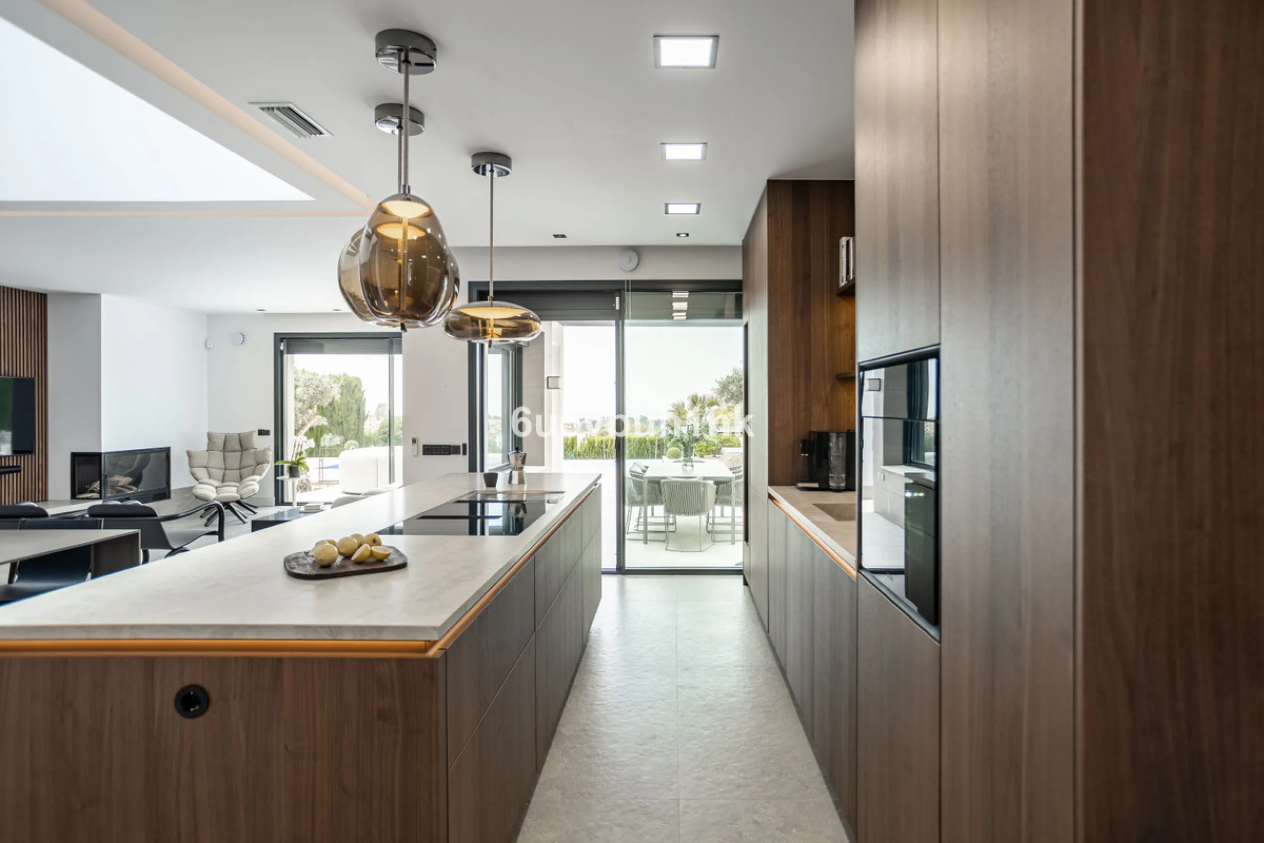 Located in the exclusive and secure community of Resina Golf in Estepona, this fully renovated villa offers an exceptional standard of luxury living. With meticulous attention to detail and high-end finishes throughout, the property combines contemporary 