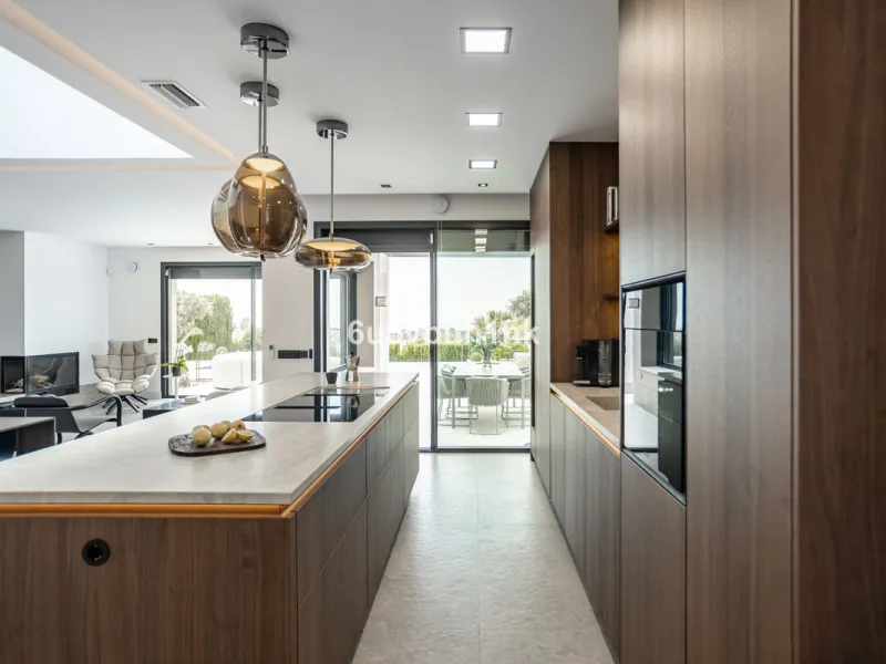 Located in the exclusive and secure community of Resina Golf in Estepona, this fully renovated villa offers an exceptional standard of luxury living. With meticulous attention to detail and high-end finishes throughout, the property combines contemporary 