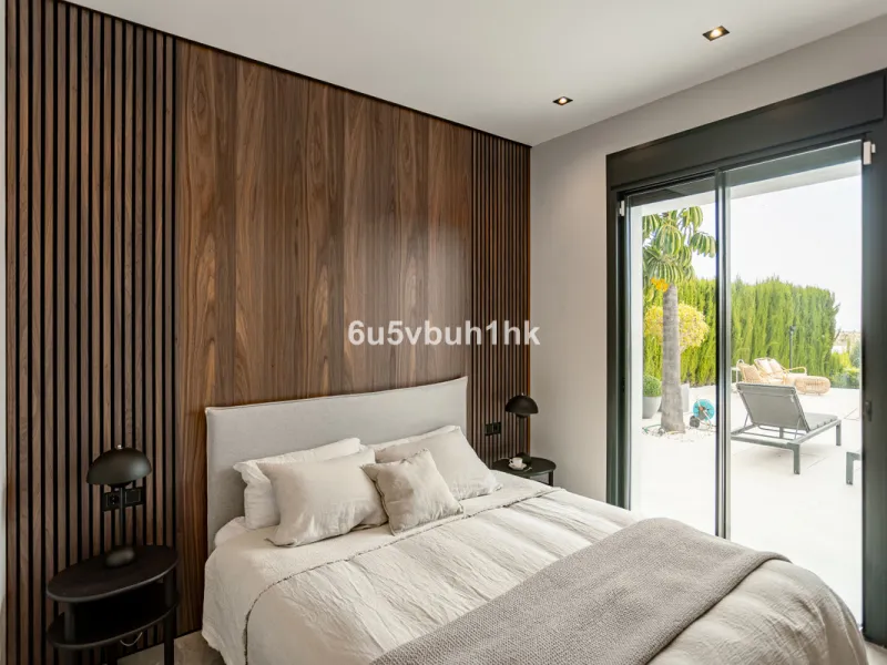 Located in the exclusive and secure community of Resina Golf in Estepona, this fully renovated villa offers an exceptional standard of luxury living. With meticulous attention to detail and high-end finishes throughout, the property combines contemporary 