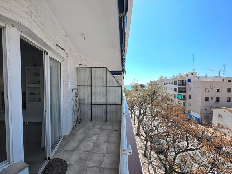 Discover this magnificent apartment in Marbella, located in a privileged area where you will have everything you need within reach: bars, restaurants, leisure areas, shops, and all essential services for a comfortable and dynamic lifestyle. In addition, i