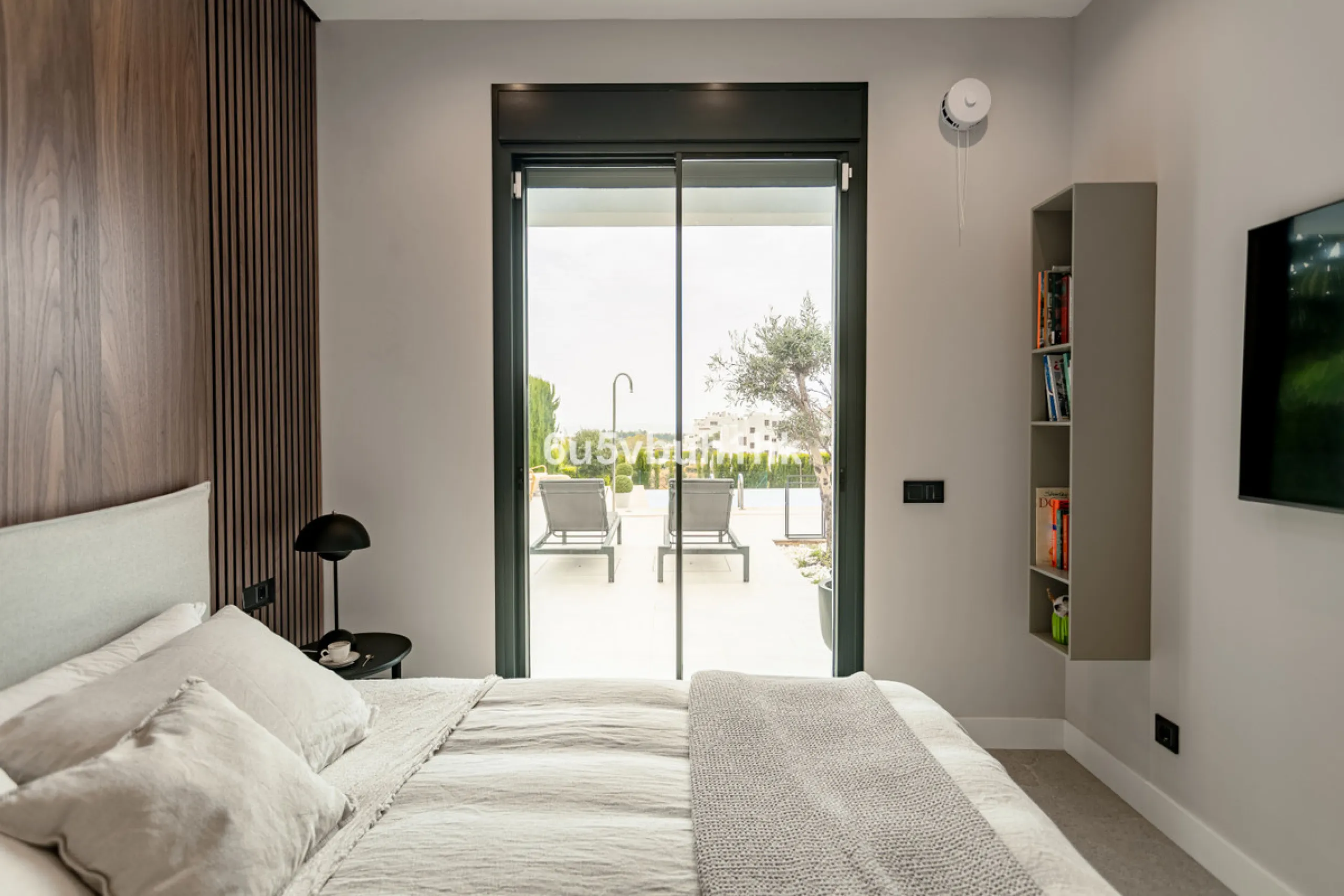 Located in the exclusive and secure community of Resina Golf in Estepona, this fully renovated villa offers an exceptional standard of luxury living. With meticulous attention to detail and high-end finishes throughout, the property combines contemporary 