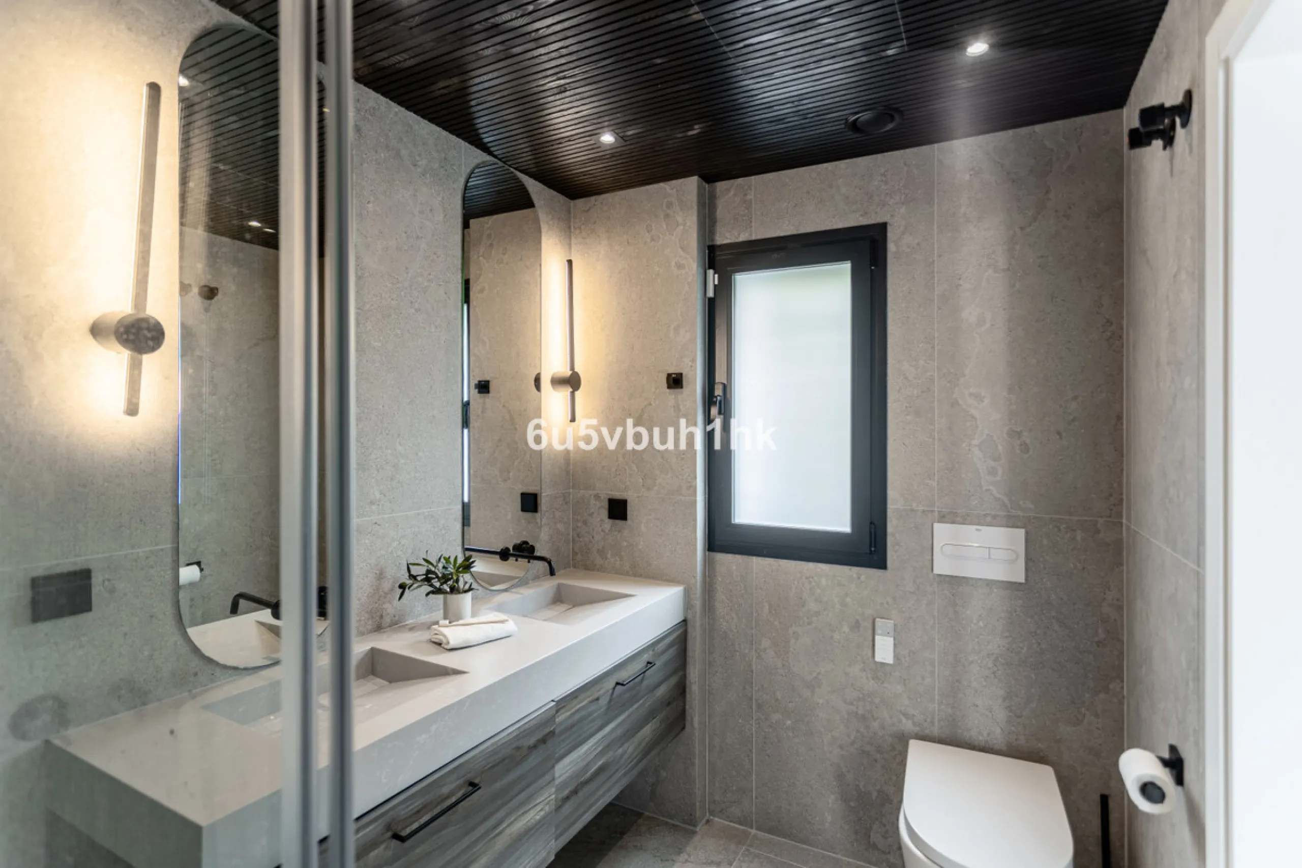 Located in the exclusive and secure community of Resina Golf in Estepona, this fully renovated villa offers an exceptional standard of luxury living. With meticulous attention to detail and high-end finishes throughout, the property combines contemporary 