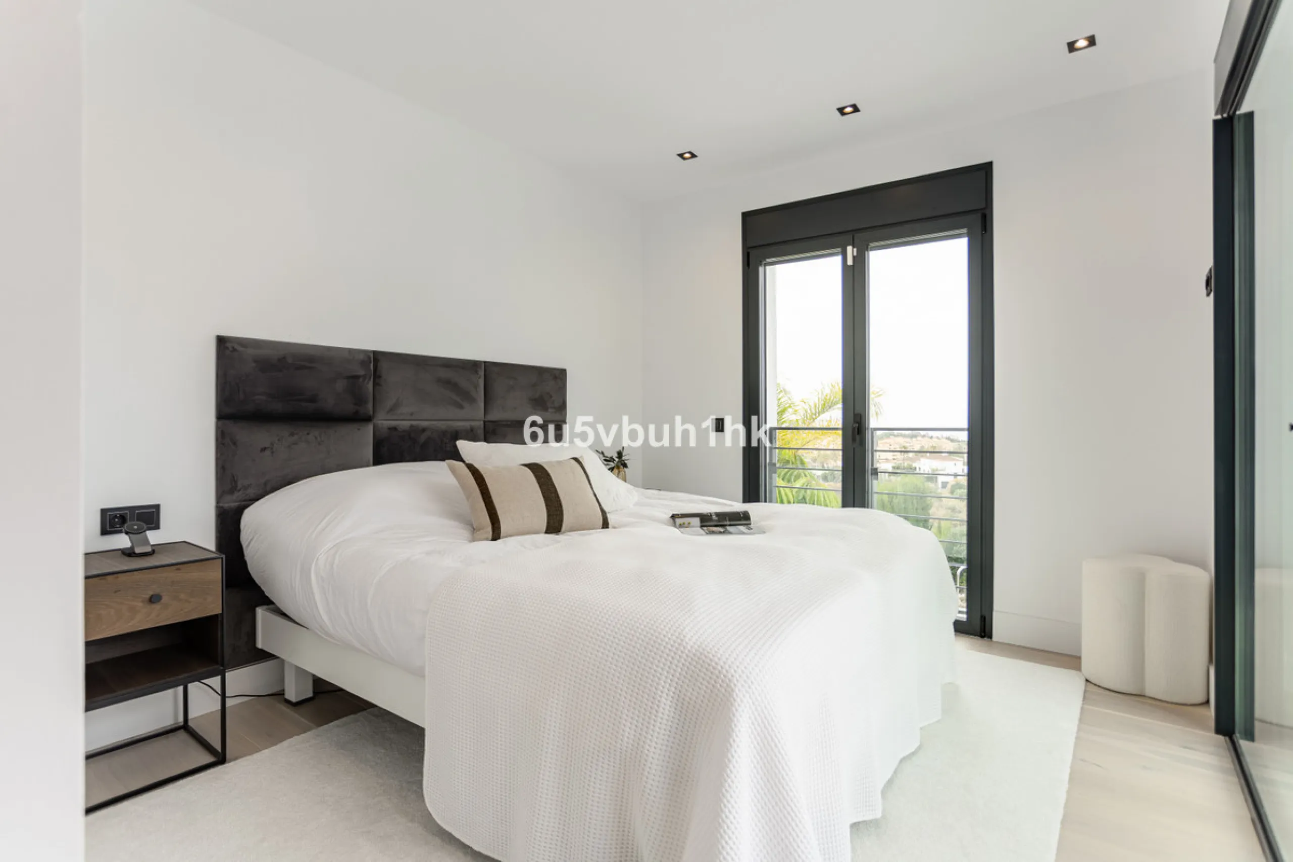 Located in the exclusive and secure community of Resina Golf in Estepona, this fully renovated villa offers an exceptional standard of luxury living. With meticulous attention to detail and high-end finishes throughout, the property combines contemporary 