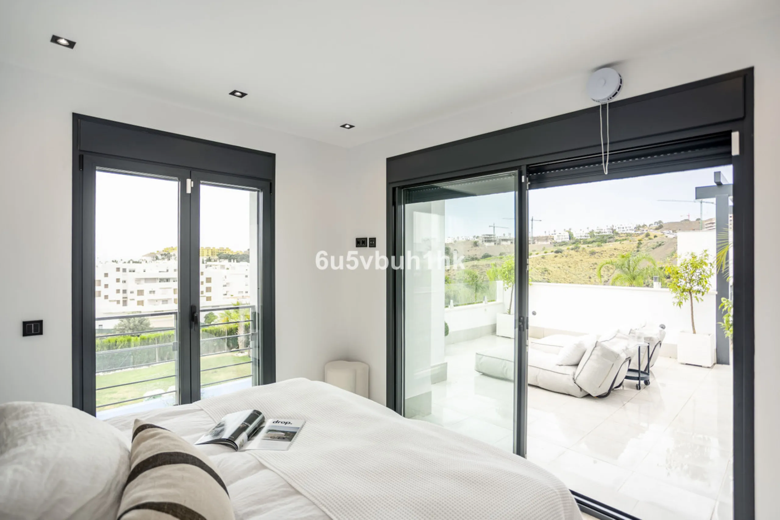 Located in the exclusive and secure community of Resina Golf in Estepona, this fully renovated villa offers an exceptional standard of luxury living. With meticulous attention to detail and high-end finishes throughout, the property combines contemporary 