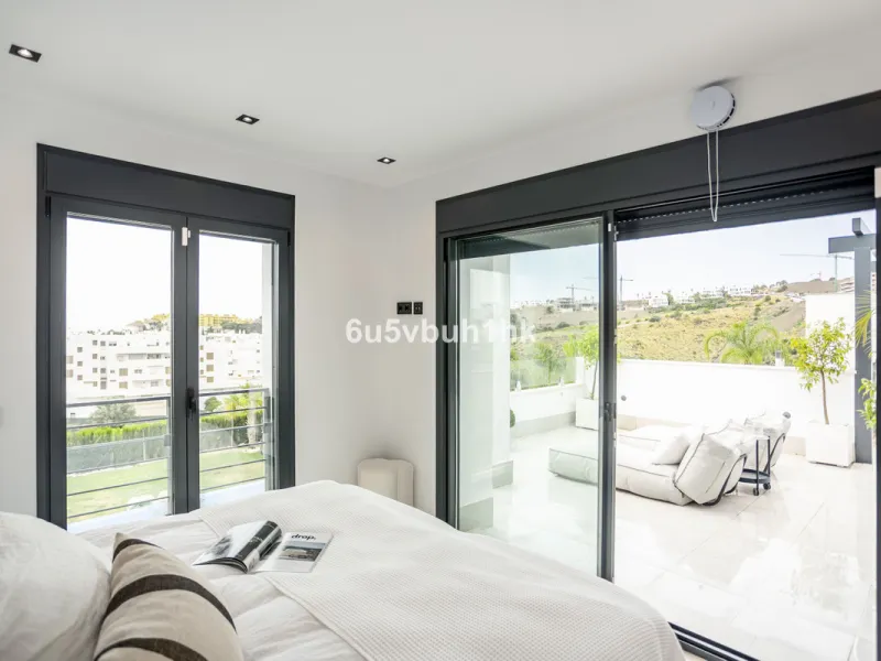 Located in the exclusive and secure community of Resina Golf in Estepona, this fully renovated villa offers an exceptional standard of luxury living. With meticulous attention to detail and high-end finishes throughout, the property combines contemporary 