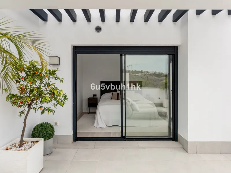 Located in the exclusive and secure community of Resina Golf in Estepona, this fully renovated villa offers an exceptional standard of luxury living. With meticulous attention to detail and high-end finishes throughout, the property combines contemporary 