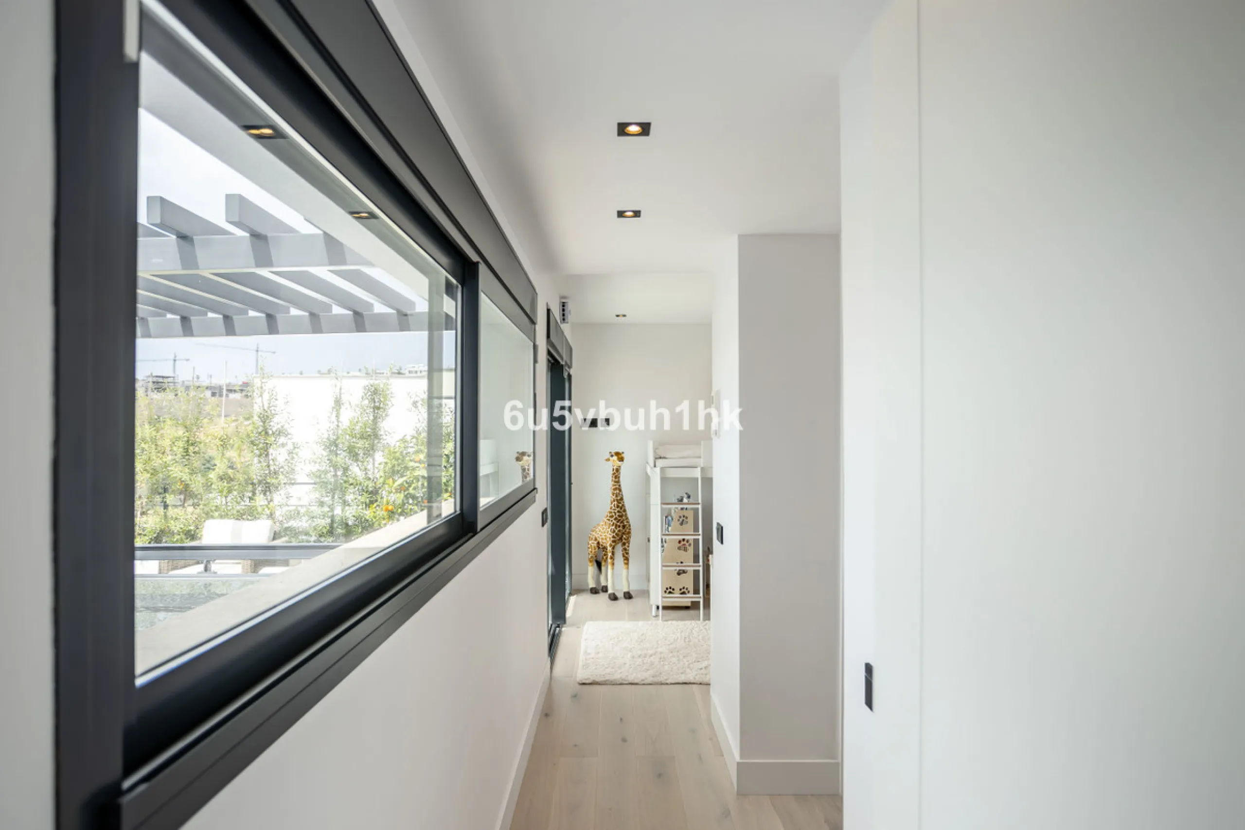 Located in the exclusive and secure community of Resina Golf in Estepona, this fully renovated villa offers an exceptional standard of luxury living. With meticulous attention to detail and high-end finishes throughout, the property combines contemporary 