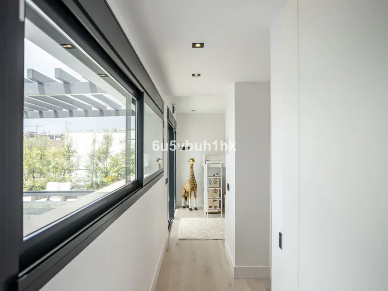 Located in the exclusive and secure community of Resina Golf in Estepona, this fully renovated villa offers an exceptional standard of luxury living. With meticulous attention to detail and high-end finishes throughout, the property combines contemporary 