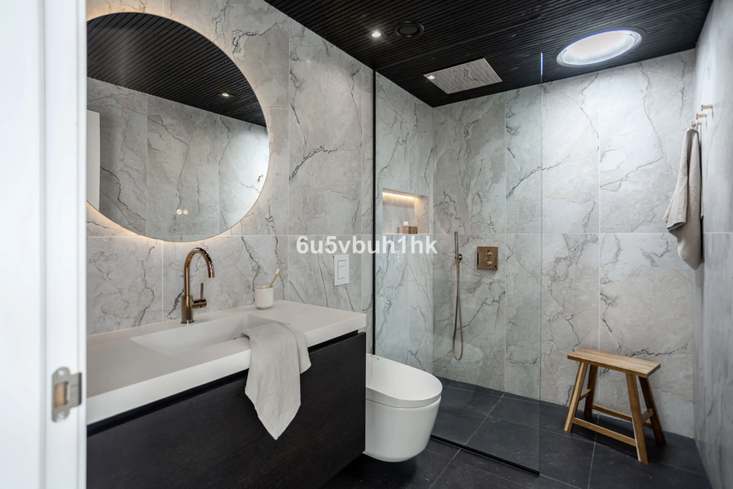 Located in the exclusive and secure community of Resina Golf in Estepona, this fully renovated villa offers an exceptional standard of luxury living. With meticulous attention to detail and high-end finishes throughout, the property combines contemporary 