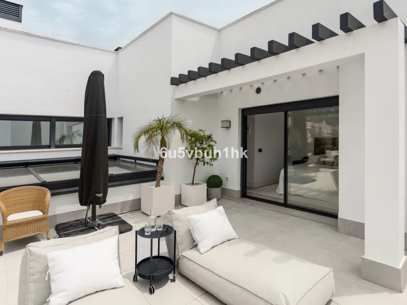 Located in the exclusive and secure community of Resina Golf in Estepona, this fully renovated villa offers an exceptional standard of luxury living. With meticulous attention to detail and high-end finishes throughout, the property combines contemporary 
