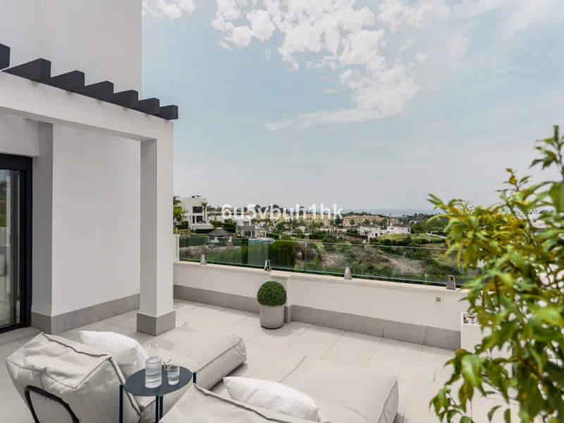 Located in the exclusive and secure community of Resina Golf in Estepona, this fully renovated villa offers an exceptional standard of luxury living. With meticulous attention to detail and high-end finishes throughout, the property combines contemporary 