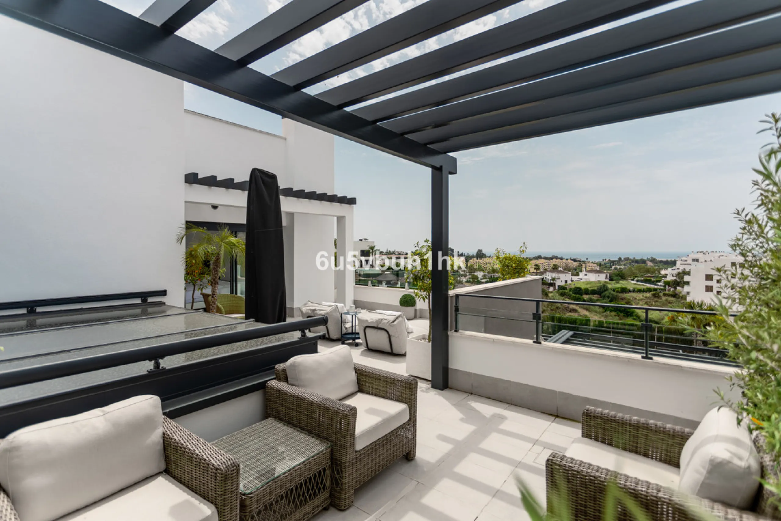Located in the exclusive and secure community of Resina Golf in Estepona, this fully renovated villa offers an exceptional standard of luxury living. With meticulous attention to detail and high-end finishes throughout, the property combines contemporary 
