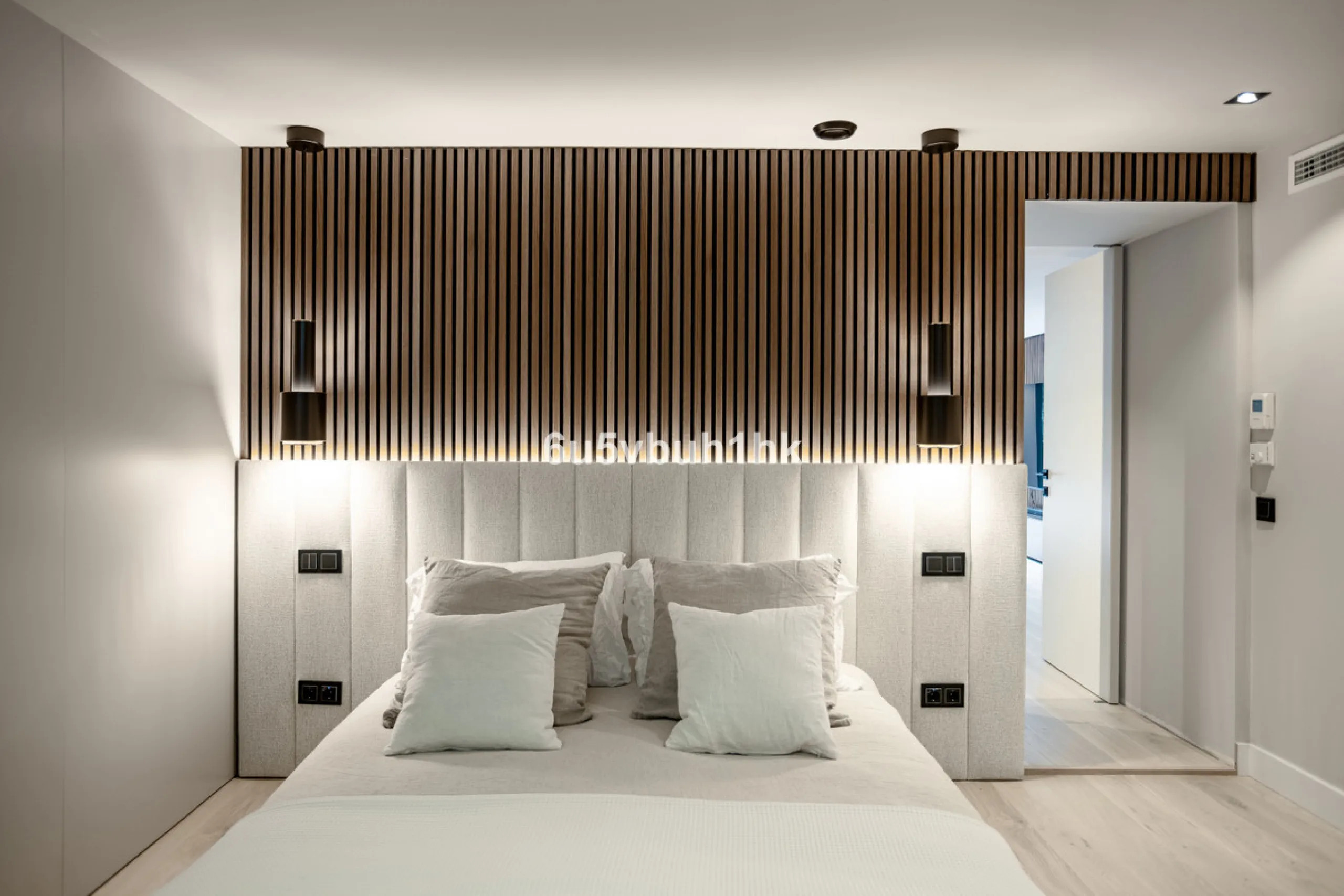Located in the exclusive and secure community of Resina Golf in Estepona, this fully renovated villa offers an exceptional standard of luxury living. With meticulous attention to detail and high-end finishes throughout, the property combines contemporary 