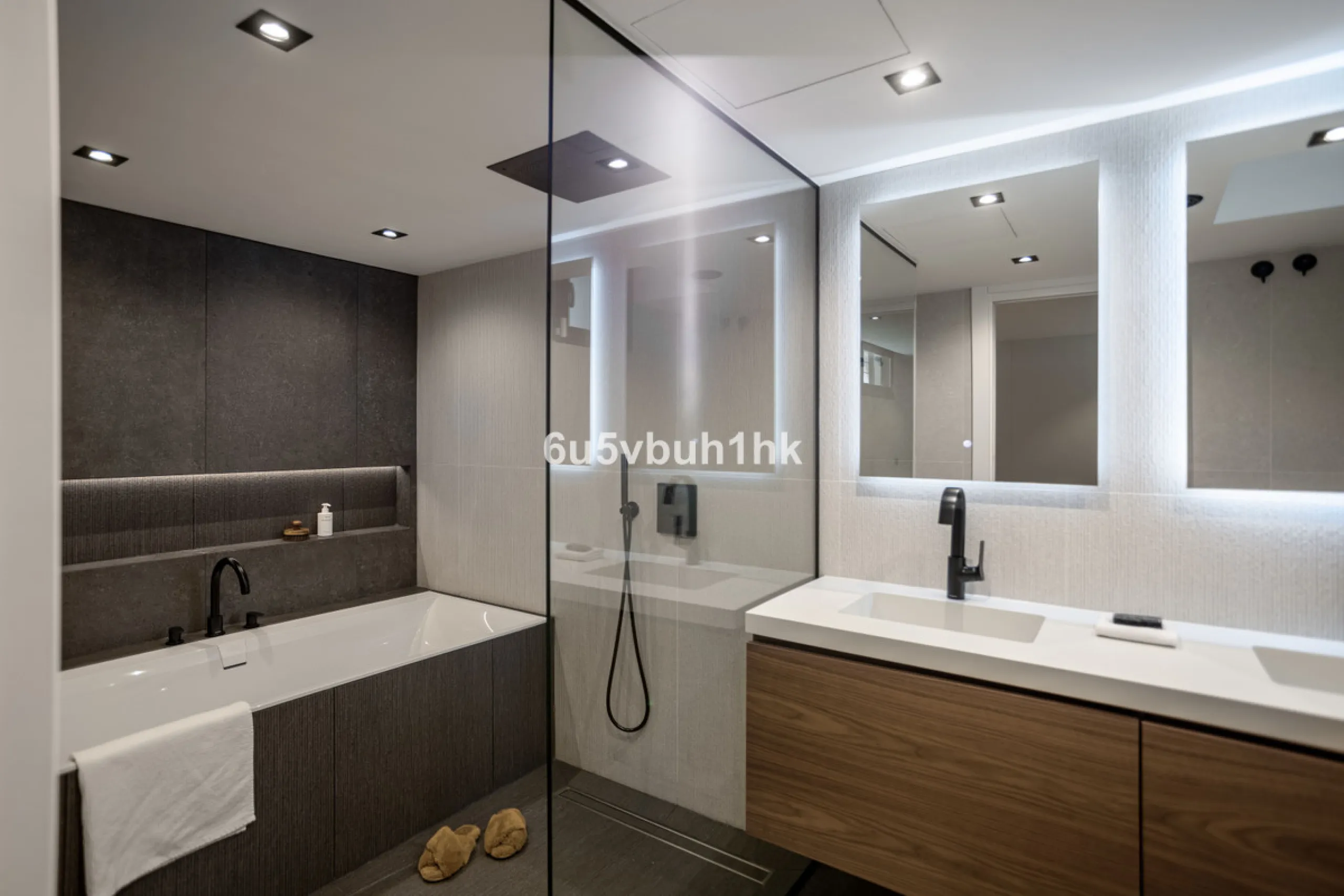 Located in the exclusive and secure community of Resina Golf in Estepona, this fully renovated villa offers an exceptional standard of luxury living. With meticulous attention to detail and high-end finishes throughout, the property combines contemporary 