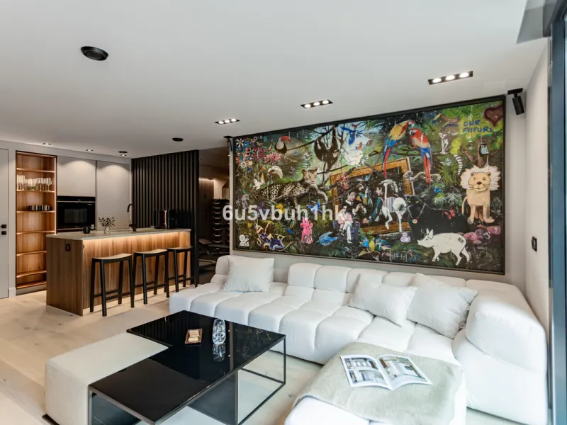 Located in the exclusive and secure community of Resina Golf in Estepona, this fully renovated villa offers an exceptional standard of luxury living. With meticulous attention to detail and high-end finishes throughout, the property combines contemporary 
