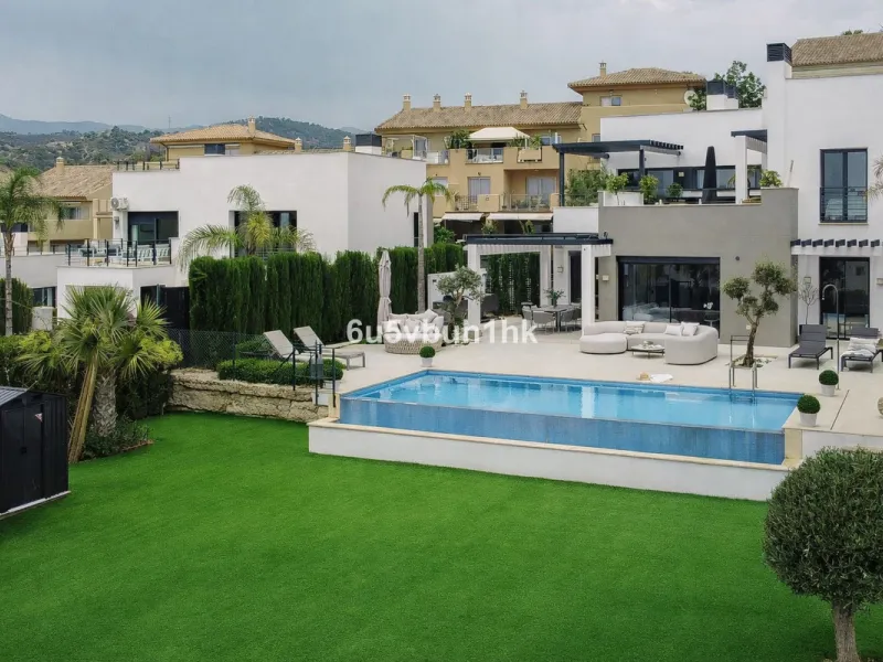 Located in the exclusive and secure community of Resina Golf in Estepona, this fully renovated villa offers an exceptional standard of luxury living. With meticulous attention to detail and high-end finishes throughout, the property combines contemporary 