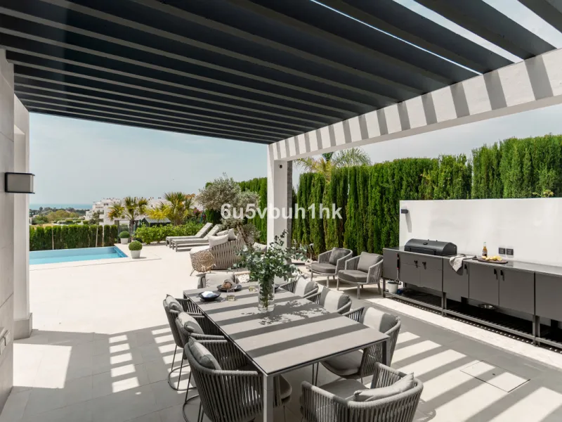 Located in the exclusive and secure community of Resina Golf in Estepona, this fully renovated villa offers an exceptional standard of luxury living. With meticulous attention to detail and high-end finishes throughout, the property combines contemporary 