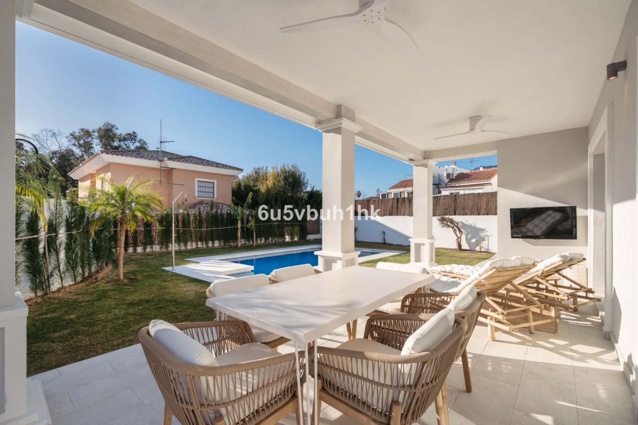 Welcome to a Home where everyday life feels like a holiday. Located on a quiet cul-de-sac in the sought-after area of Campo de Mijas, this property offers privacy, security and a true residential atmosphere – surrounded by permanent neighbours, not short-