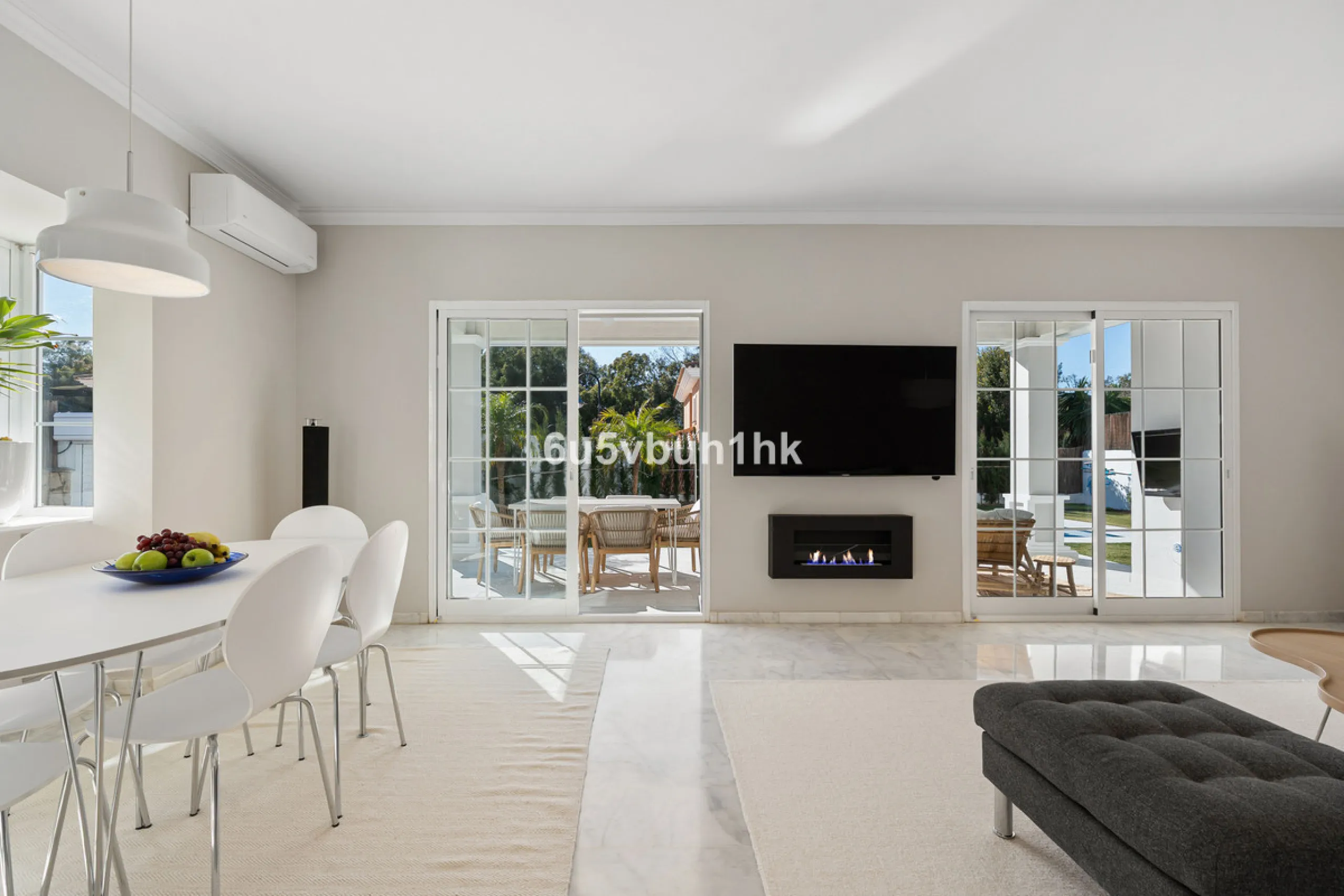 Welcome to a Home where everyday life feels like a holiday. Located on a quiet cul-de-sac in the sought-after area of Campo de Mijas, this property offers privacy, security and a true residential atmosphere – surrounded by permanent neighbours, not short-