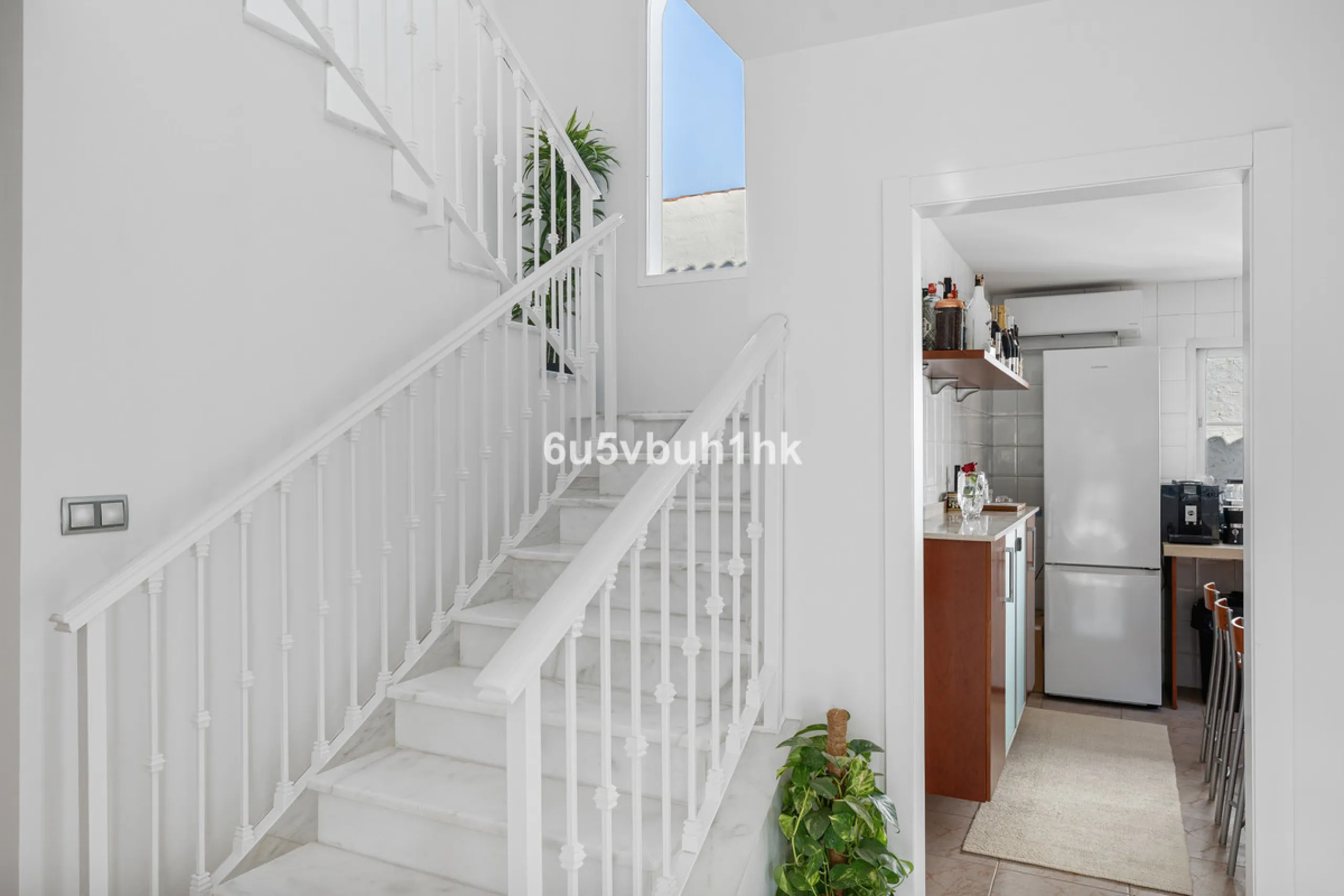 Welcome to a Home where everyday life feels like a holiday. Located on a quiet cul-de-sac in the sought-after area of Campo de Mijas, this property offers privacy, security and a true residential atmosphere – surrounded by permanent neighbours, not short-