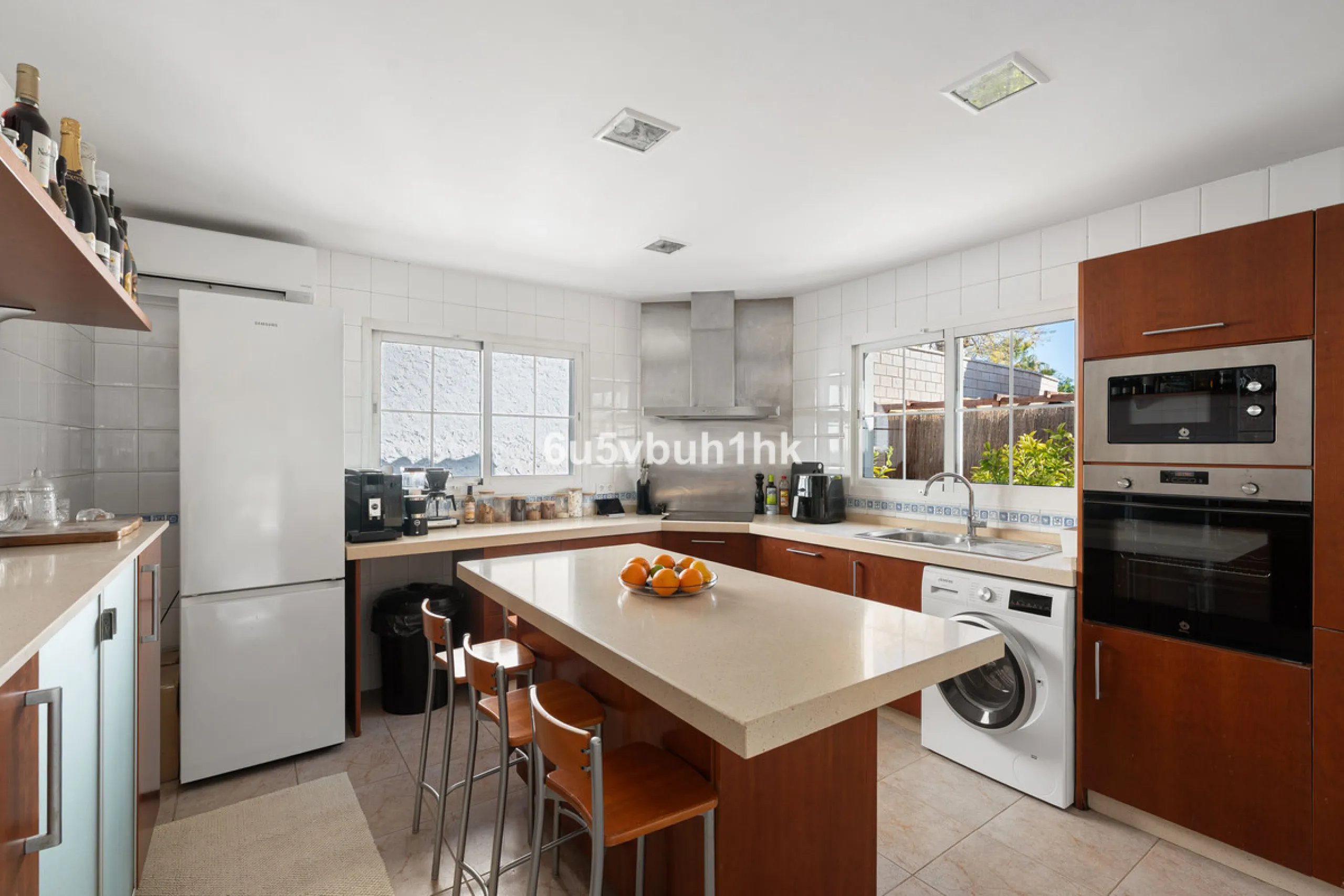 Welcome to a Home where everyday life feels like a holiday. Located on a quiet cul-de-sac in the sought-after area of Campo de Mijas, this property offers privacy, security and a true residential atmosphere – surrounded by permanent neighbours, not short-