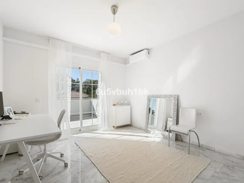 Welcome to a Home where everyday life feels like a holiday. Located on a quiet cul-de-sac in the sought-after area of Campo de Mijas, this property offers privacy, security and a true residential atmosphere – surrounded by permanent neighbours, not short-