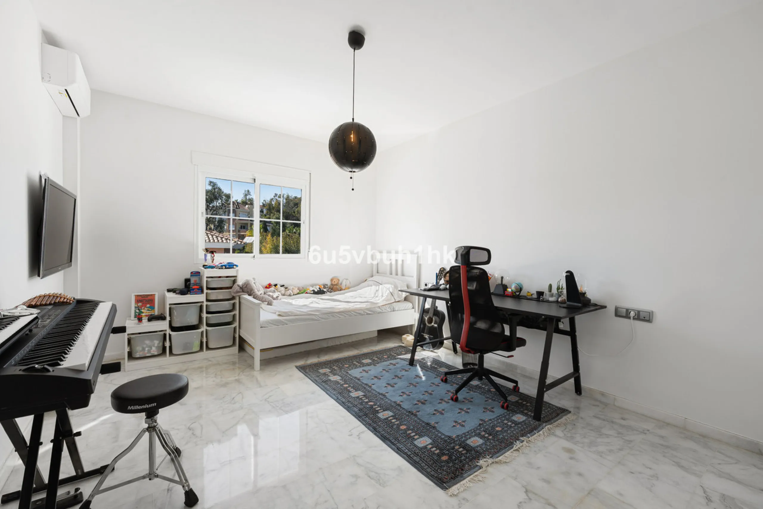 Welcome to a Home where everyday life feels like a holiday. Located on a quiet cul-de-sac in the sought-after area of Campo de Mijas, this property offers privacy, security and a true residential atmosphere – surrounded by permanent neighbours, not short-