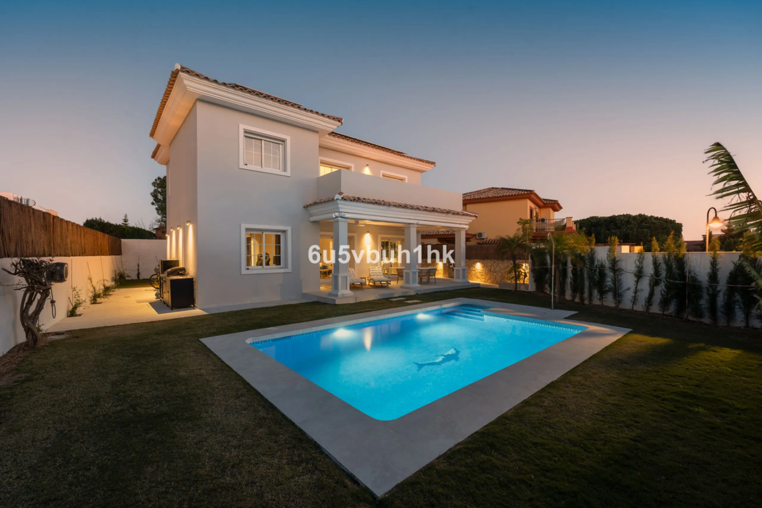 Welcome to a Home where everyday life feels like a holiday. Located on a quiet cul-de-sac in the sought-after area of Campo de Mijas, this property offers privacy, security and a true residential atmosphere – surrounded by permanent neighbours, not short-