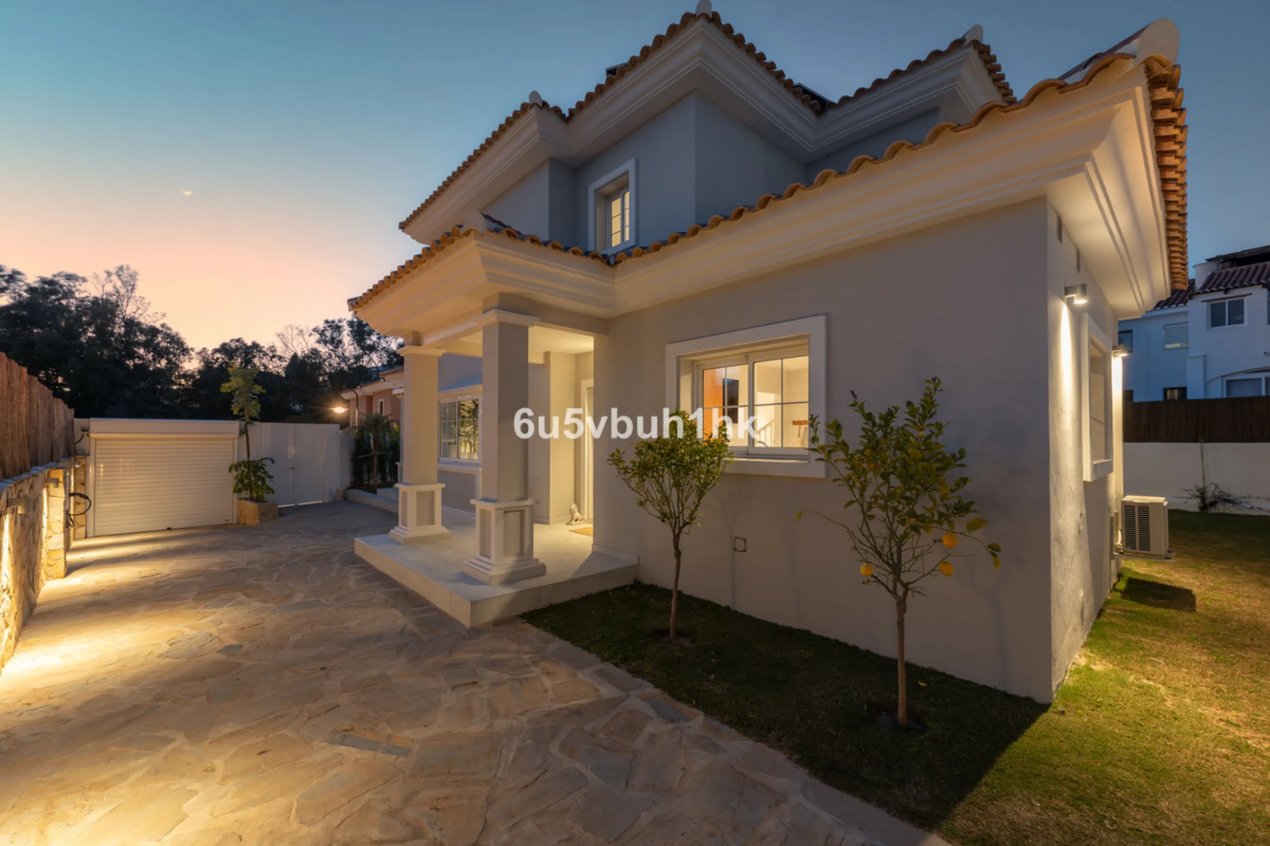 Welcome to a Home where everyday life feels like a holiday. Located on a quiet cul-de-sac in the sought-after area of Campo de Mijas, this property offers privacy, security and a true residential atmosphere – surrounded by permanent neighbours, not short-