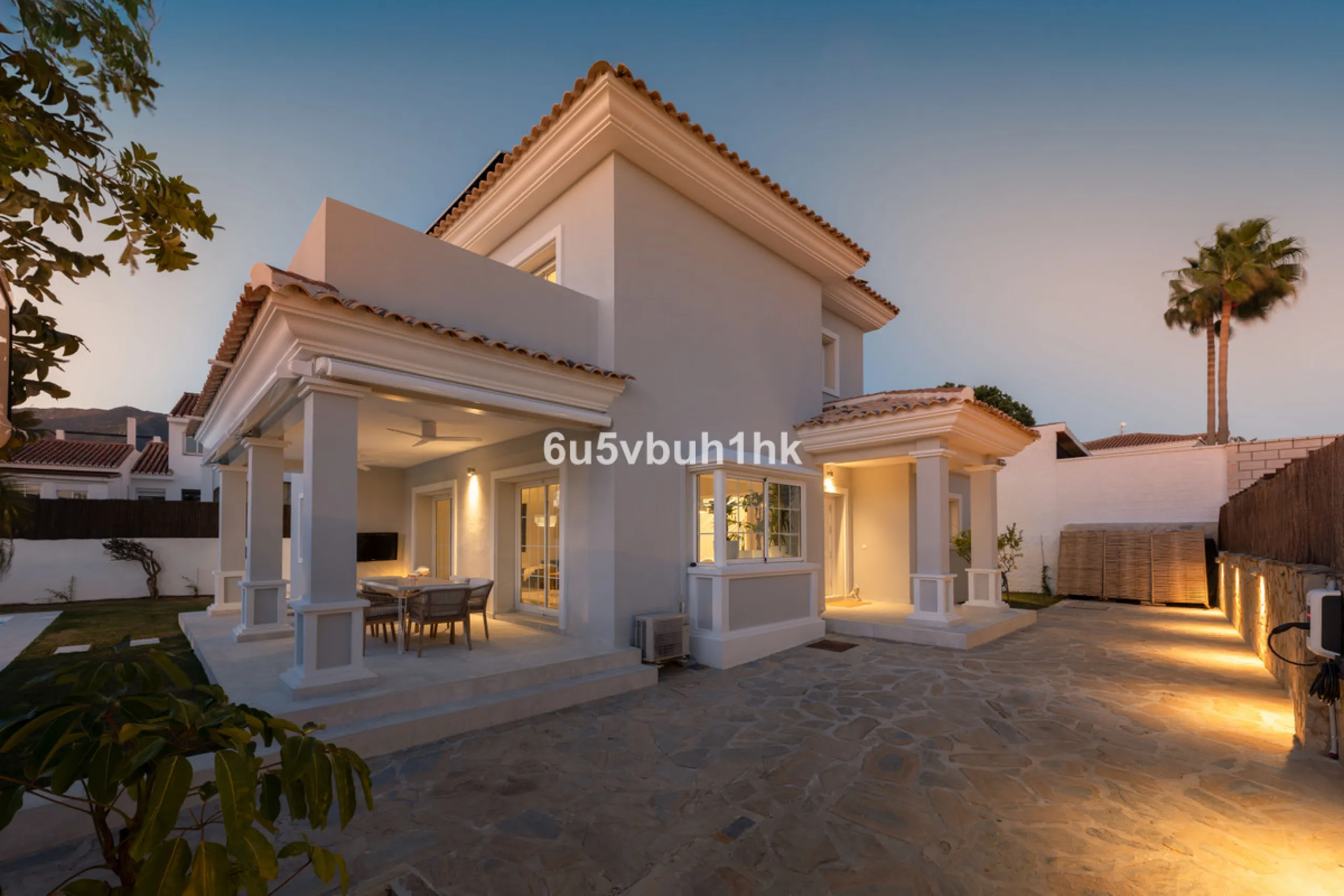 Welcome to a Home where everyday life feels like a holiday. Located on a quiet cul-de-sac in the sought-after area of Campo de Mijas, this property offers privacy, security and a true residential atmosphere – surrounded by permanent neighbours, not short-