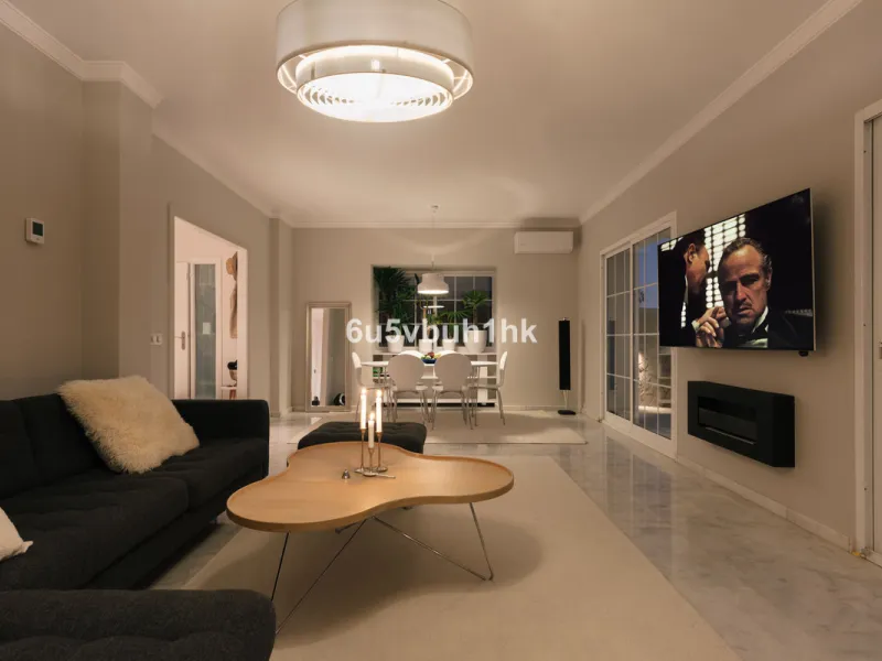 Welcome to a Home where everyday life feels like a holiday. Located on a quiet cul-de-sac in the sought-after area of Campo de Mijas, this property offers privacy, security and a true residential atmosphere – surrounded by permanent neighbours, not short-