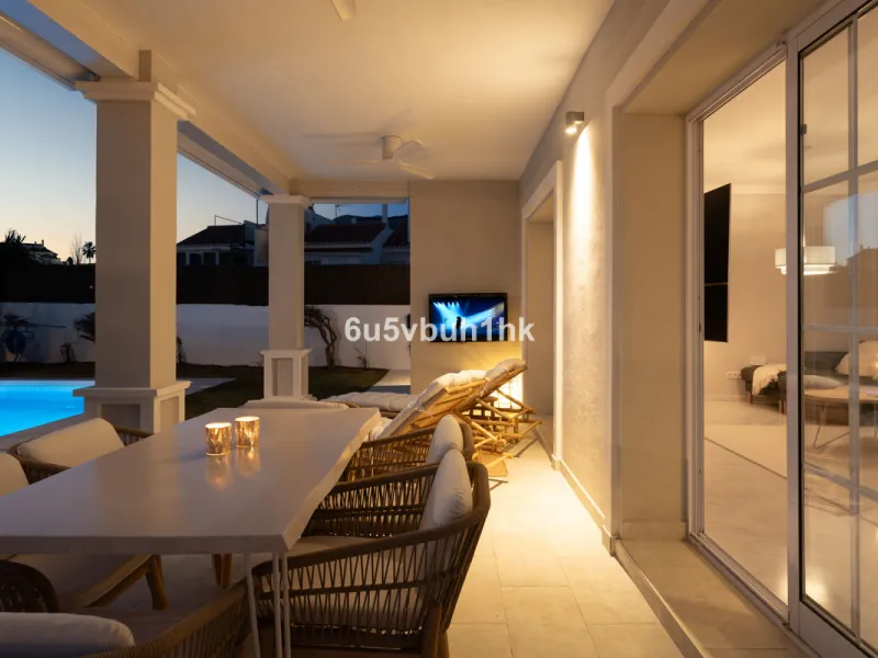 Welcome to a Home where everyday life feels like a holiday. Located on a quiet cul-de-sac in the sought-after area of Campo de Mijas, this property offers privacy, security and a true residential atmosphere – surrounded by permanent neighbours, not short-